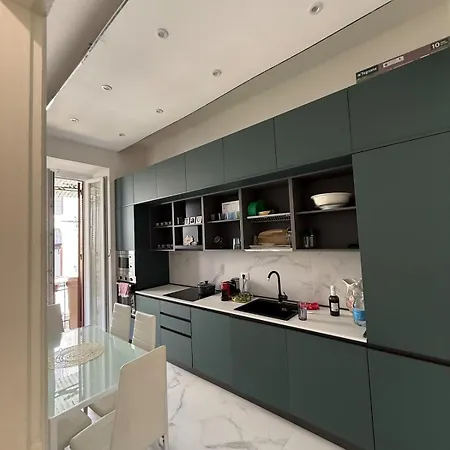 Colosseum Apartment, 3 Bedrooms And A Large Living With A Sofa Bed, The Accommodate 8 People * Róma