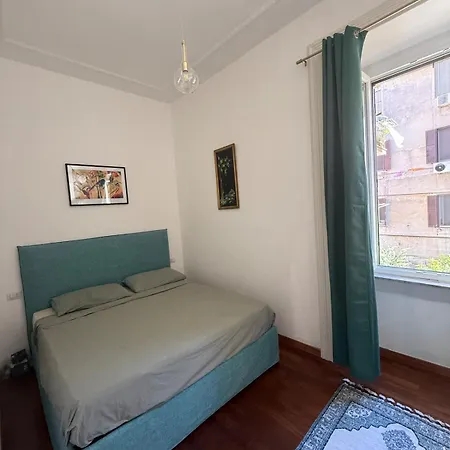 Colosseum Apartment, 3 Bedrooms And A Large Living With A Sofa Bed, The Accommodate 8 People Apartman *