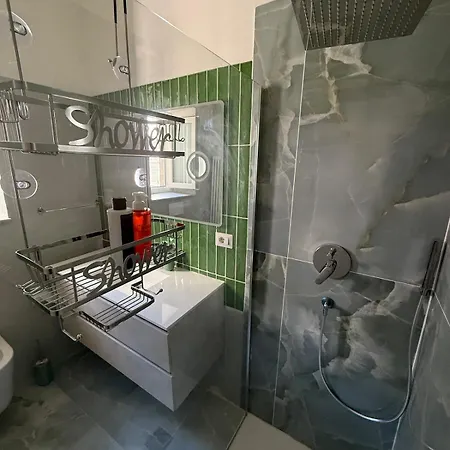 Colosseum Apartment, 3 Bedrooms And A Large Living With A Sofa Bed, The Accommodate 8 People Apartman *