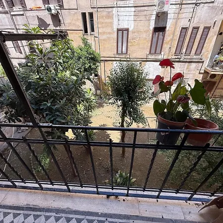 Colosseum Apartment, 3 Bedrooms And A Large Living With A Sofa Bed, The Accommodate 8 People Apartman Róma