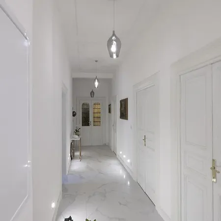 Apartman Colosseum Apartment, 3 Bedrooms And A Large Living With A Sofa Bed, The Accommodate 8 People