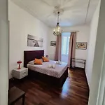 Apartment Colosseum Apartment, 3 Bedrooms, 3 Baths, Large Living With A Sofa Bed, The Accommodate 8 People Rome