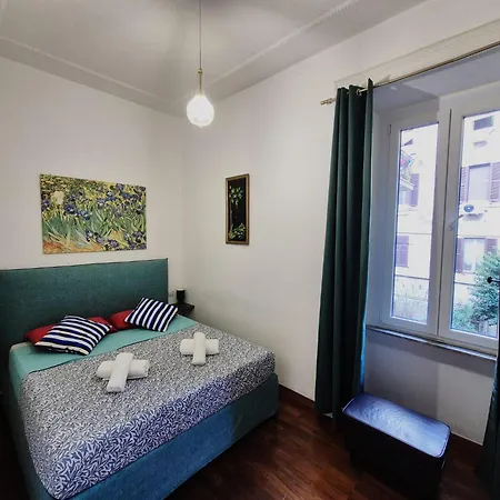 Apartment Colosseum Apartment, 3 Bedrooms, 3 Baths, Large Living With A Sofa Bed, The Accommodate 8 People Rome