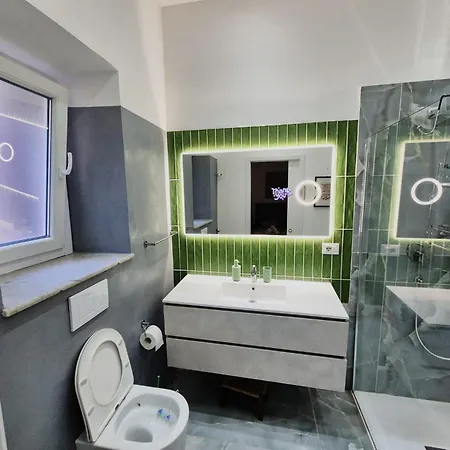 Colosseum Apartment, 3 Bedrooms, 3 Baths, Large Living With A Sofa Bed, The Accommodate 8 People Apartment Rome