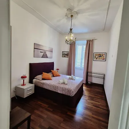 Apartament Colosseum Apartment, 3 Bedrooms, 3 Baths, Large Living With A Sofa Bed, The Accommodate 8 People Rzym