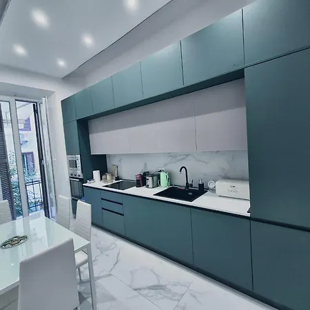 Colosseum Apartment, 3 Bedrooms, 3 Baths, Large Living With A Sofa Bed, The Accommodate 8 People *