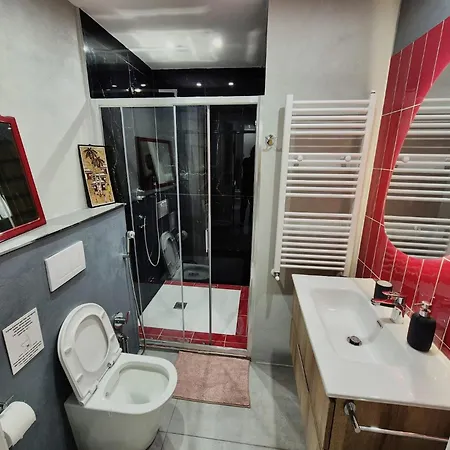 Colosseum Apartment, 3 Bedrooms, 3 Baths, Large Living With A Sofa Bed, The Accommodate 8 People Apartment